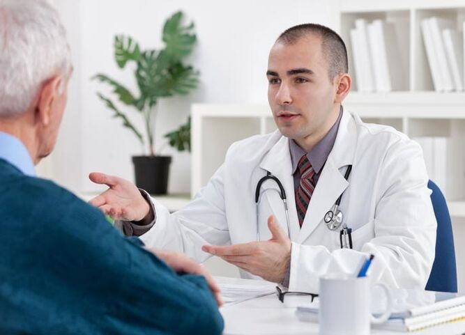 Um eine Prostatitis zu diagnostizieren, muss ein Mann einen Urologen aufsuchen. 